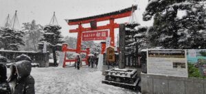 Episode.28　「朱に雪が降り積もる――新潟白山神社、歓喜に満ちた初詣の風景」